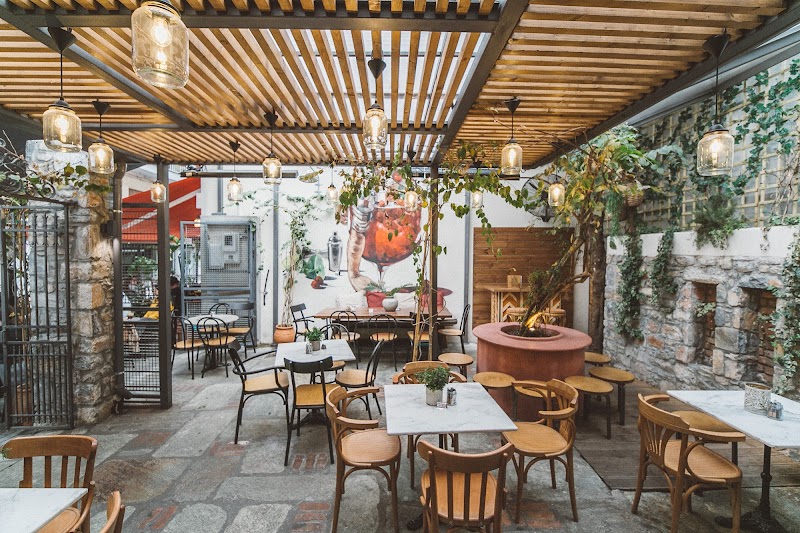 Red Nose Bar - Photo 1