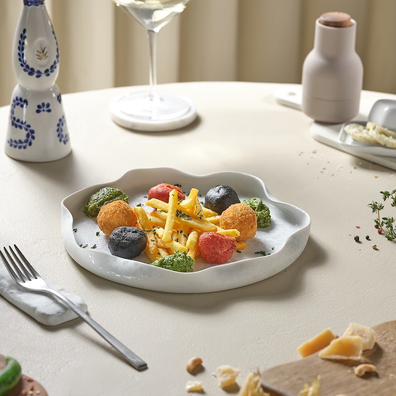 The House of LU - Photo 2