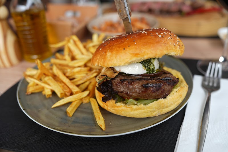 Léman Bae Steakhouse Restaurant - Photo 5