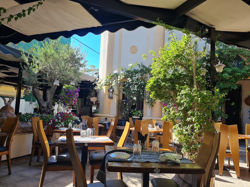 Louis Restaurant - Photo 1