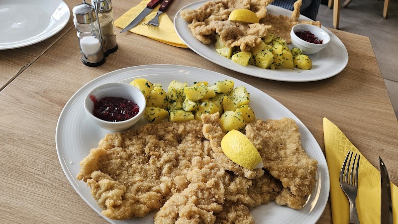 Moment Cafe and Restaurant - Photo 3