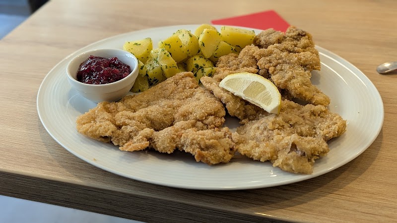 Moment Cafe and Restaurant - Photo 5