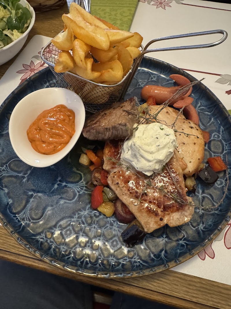 Mischa's Grillhaus - Photo 4