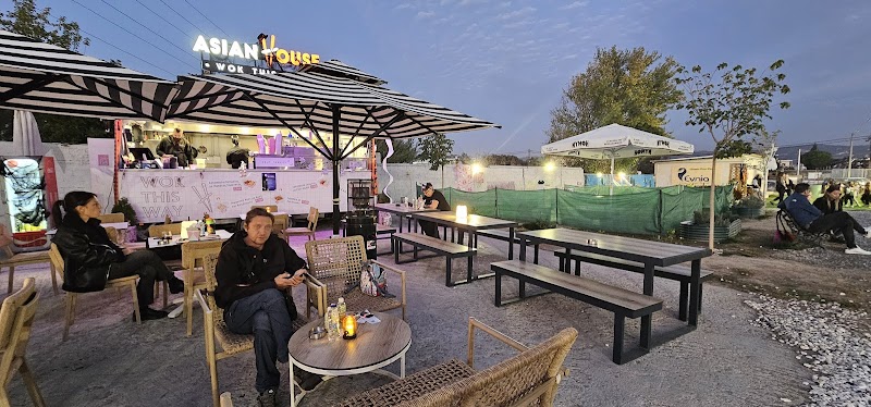 Asian House - Photo 1