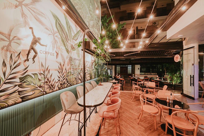 Barzoo cuzine & cocktails - Photo 1