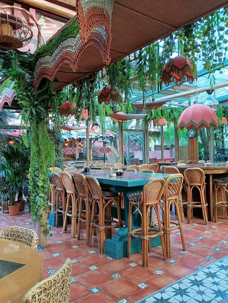 CHE Cocina y Barra Sudamericana - Photo 5