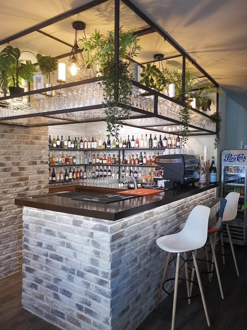 Trattoria Mezzaluna - Photo 1