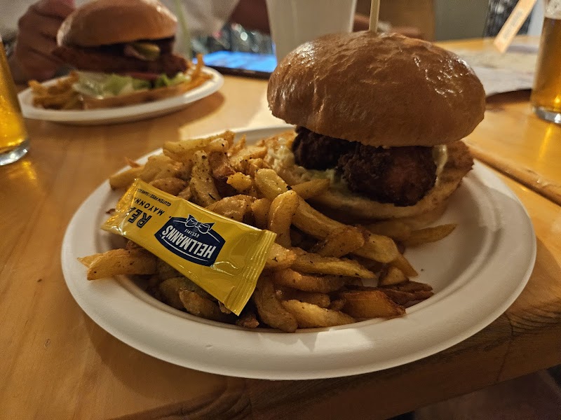 Skapto Burgers, Beers and Fries Iskar - Photo 4