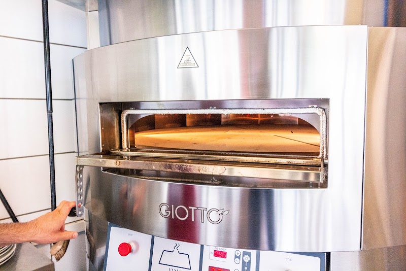 Pizzeria la Piccola - Photo 1