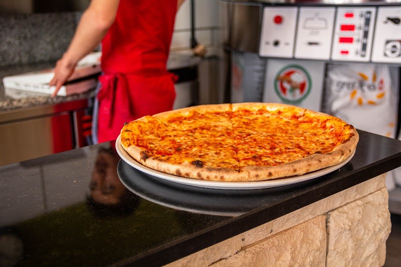 Pizzeria la Piccola - Photo 3