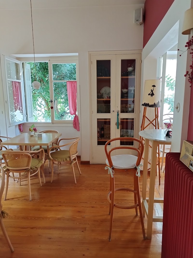 Stolidi Ena - Photo 4