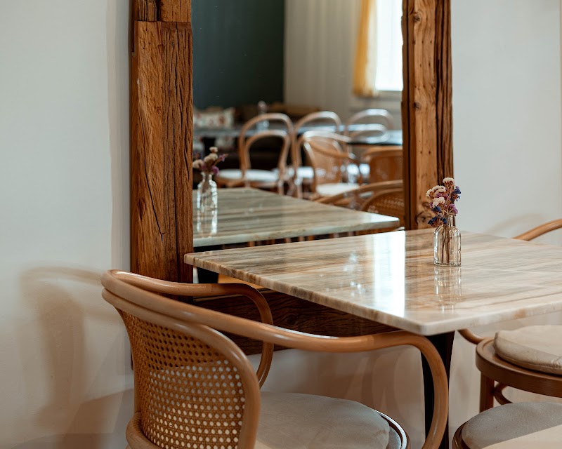 Stolidi Ena - Photo 1