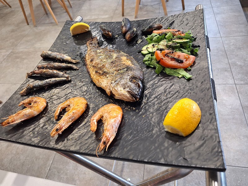 FISH MARKET SEAFOOD BISTRO SANTORINI - Photo 3